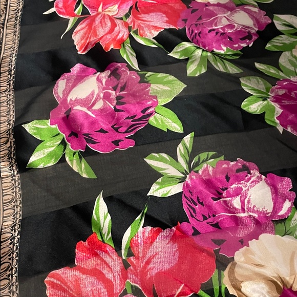 Oscar de la Renta Floral Silk Scarf with Black Border. Vintage - Picture 7 of 7